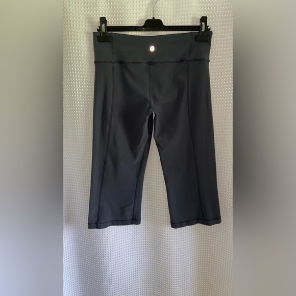 Women’s Lululemon Athletica fully Reversible Groove dark gray crop Yoga Pants‎ 8 - Picture 15 of 15